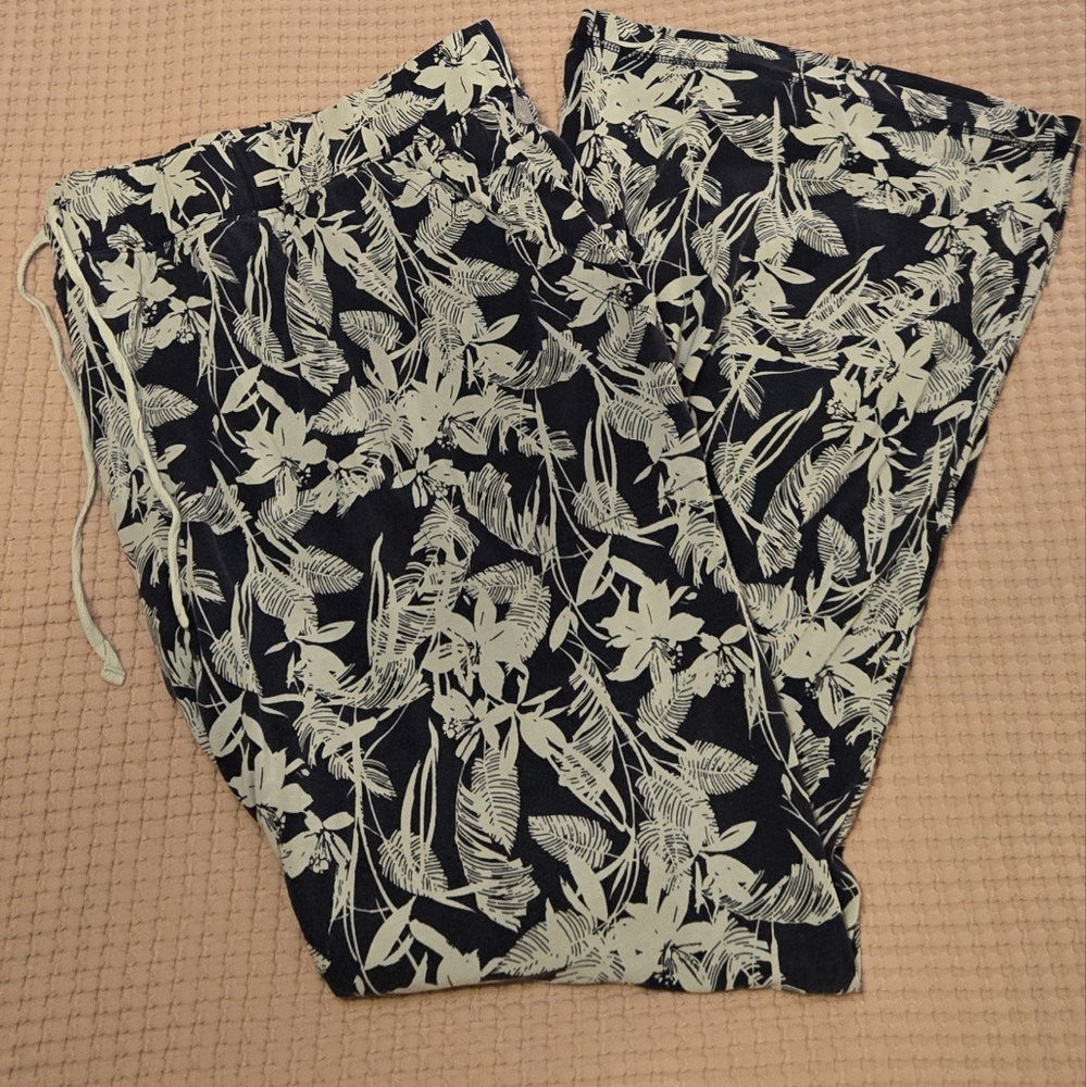 Cacique Sleep Navy and White Floral Wide Leg Pants 26/28L